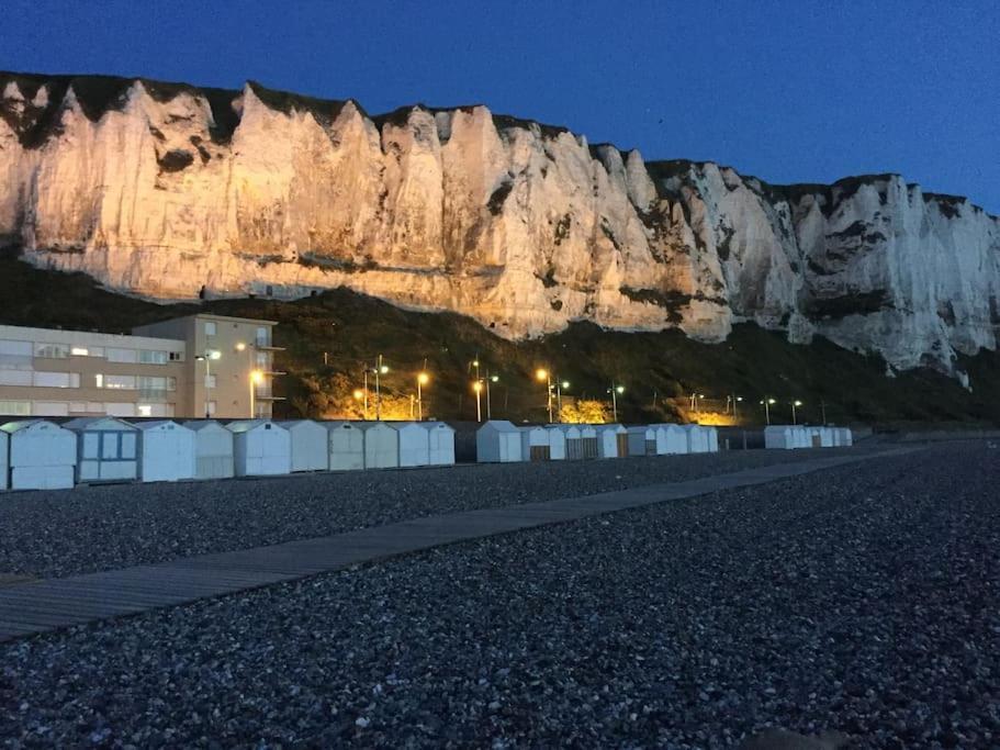 Idealement Situe "Le Studio" Les Locations Isahora Sont Aussi A 2 Pas Du Chateau D'Eu, Des Falaises Du Treport, De Mers Les Bains Et Aux Portes De La Baie De Somme Ε (Σεν Μαριτίμ) Εξωτερικό φωτογραφία
